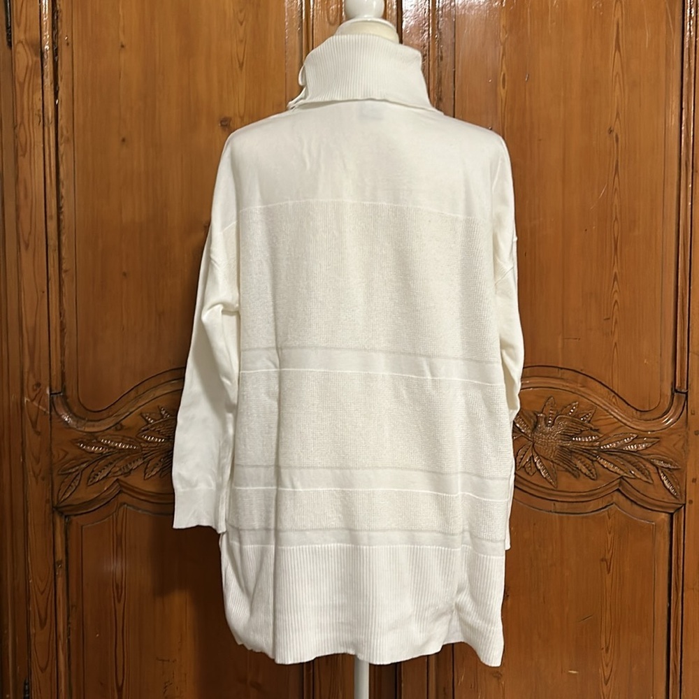 Chicos Zenergy Cashmere Blend Cowl Snap Detail Neckline. Size 2 - Picture 4 of 8